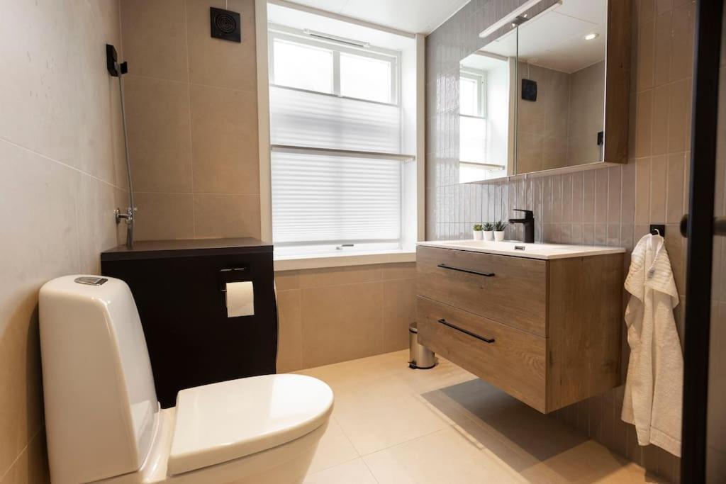 New! Modern Apartment In Historic Area Of Bergen! Екстер'єр фото